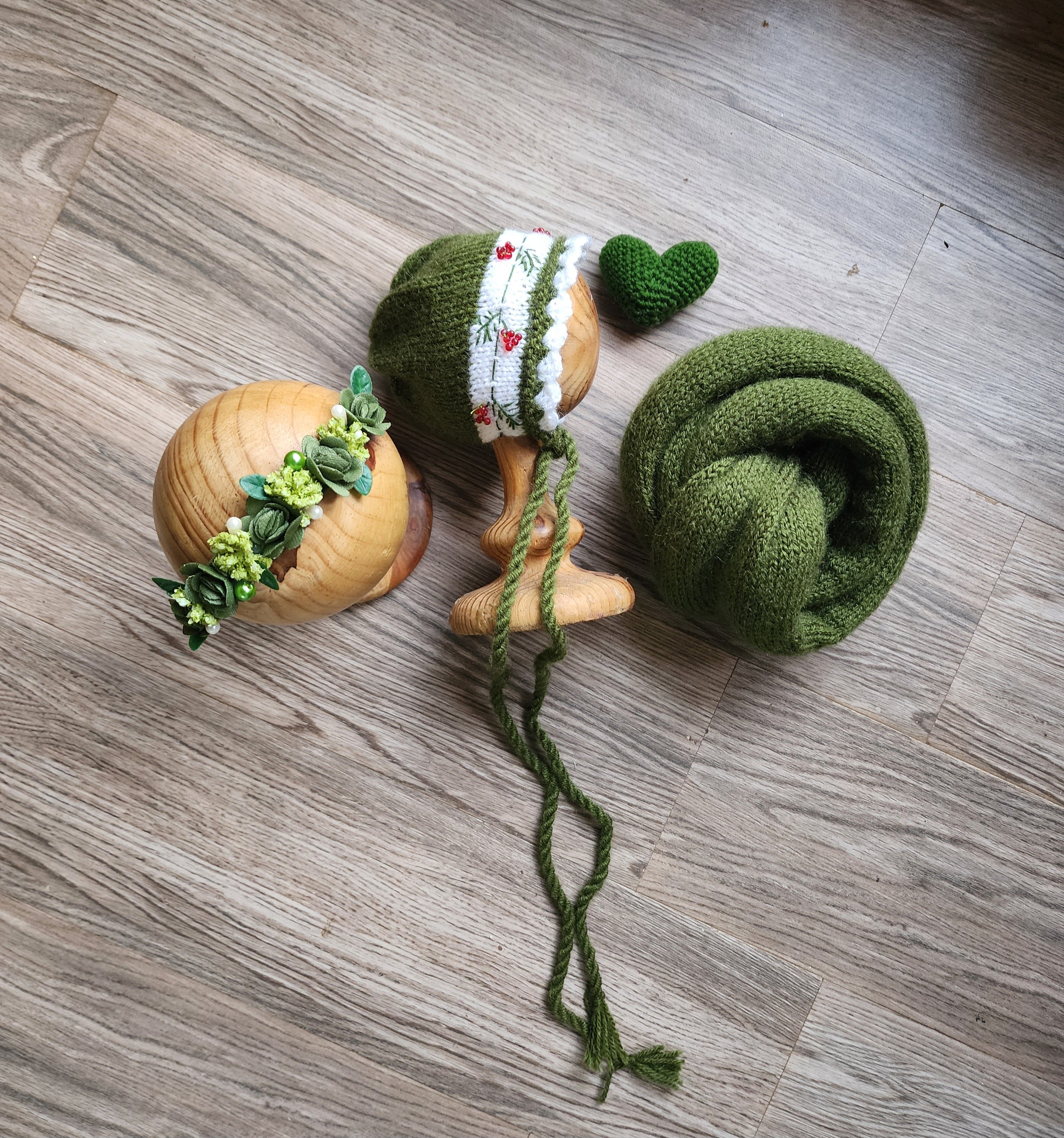 Knitted Wrap & Cap Set Type 3 - Embroidered