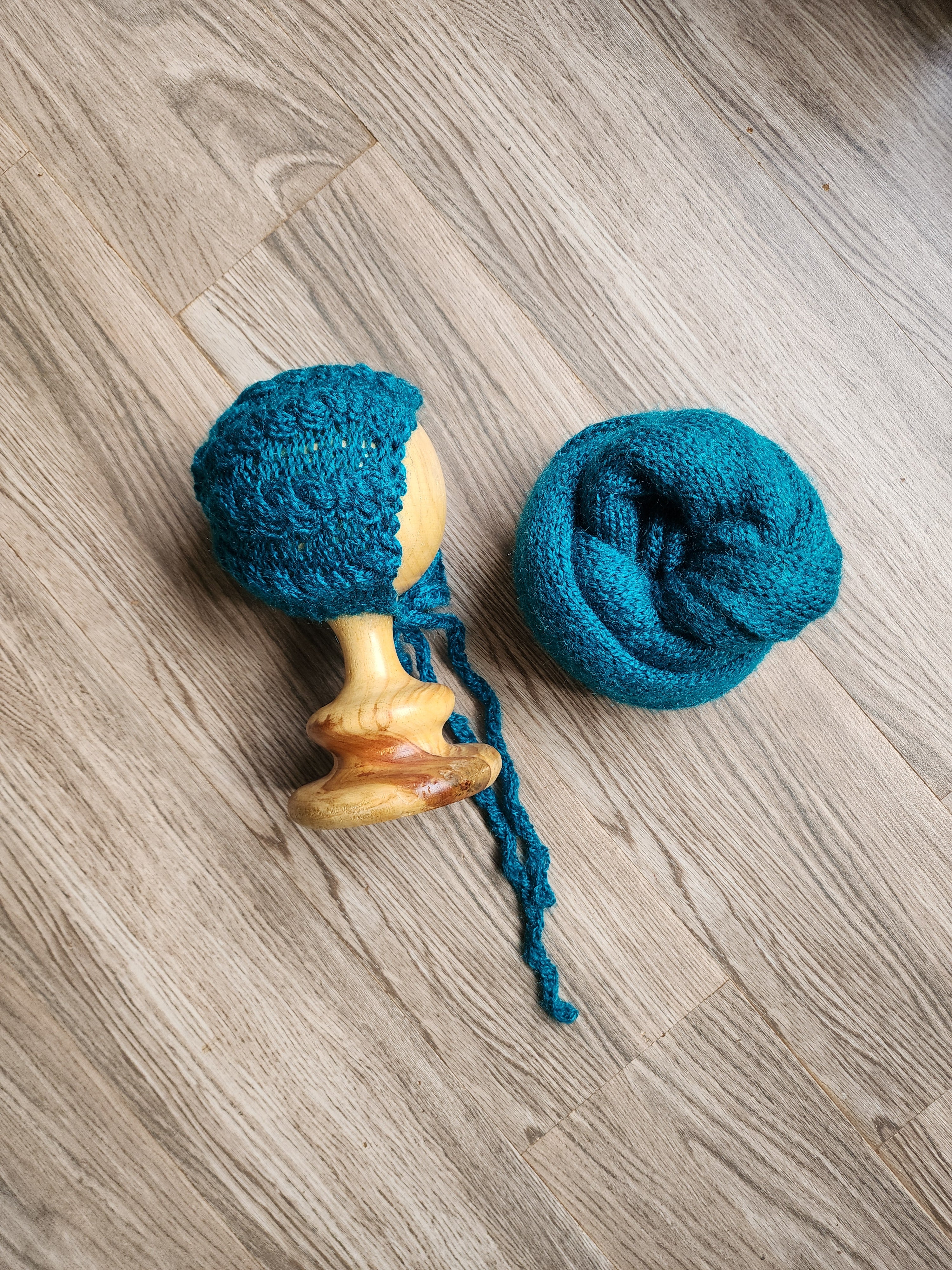 Knitted Wrap & Cap Set Type 4